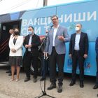 Председник Вучић обишао мобилне пунктове за вакцинацију