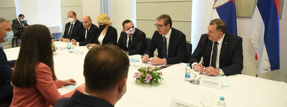 Председник Вучић састао се са начелницима четири општине из РС