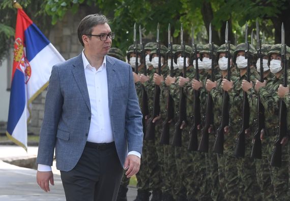 Predsednik Vučić obišao punkt za vakcinaciju pripadnika garnizona Beograd