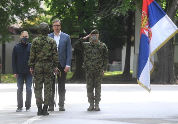 Predsednik Vučić obišao punkt za vakcinaciju pripadnika garnizona Beograd