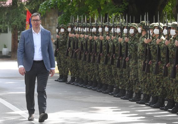 Predsednik Vučić obišao punkt za vakcinaciju pripadnika garnizona Beograd