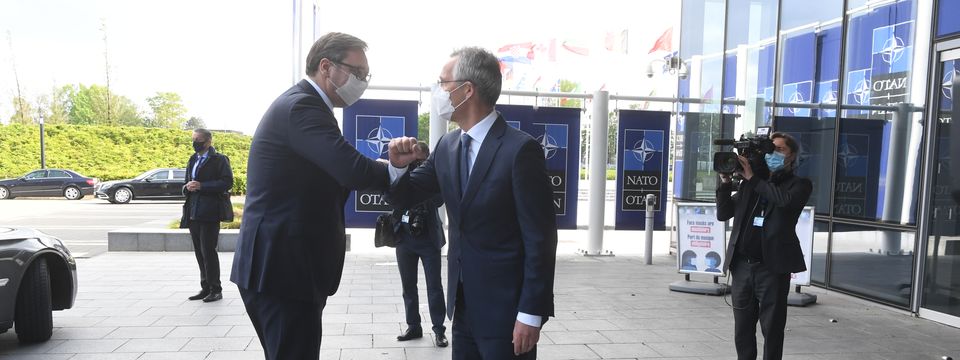 Predsednik Vučić sastao se sa generalnim sekretarom NATO Jensom Stoltenbergom u Briselu
