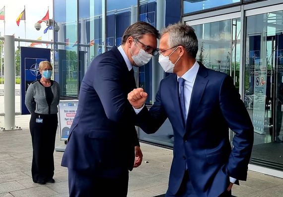Predsednik Vučić sastao se sa generalnim sekretarom NATO Jensom Stoltenbergom u Briselu