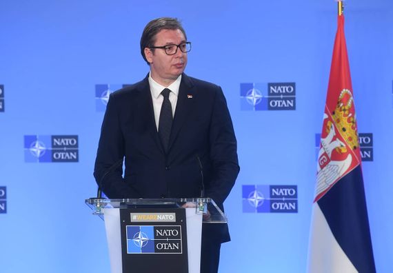 Predsednik Vučić sastao se sa generalnim sekretarom NATO Jensom Stoltenbergom u Briselu