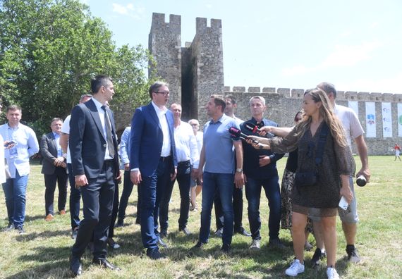 Председник Вучић обишао део атлетске стазе у оквиру Смедеревске тврђаве