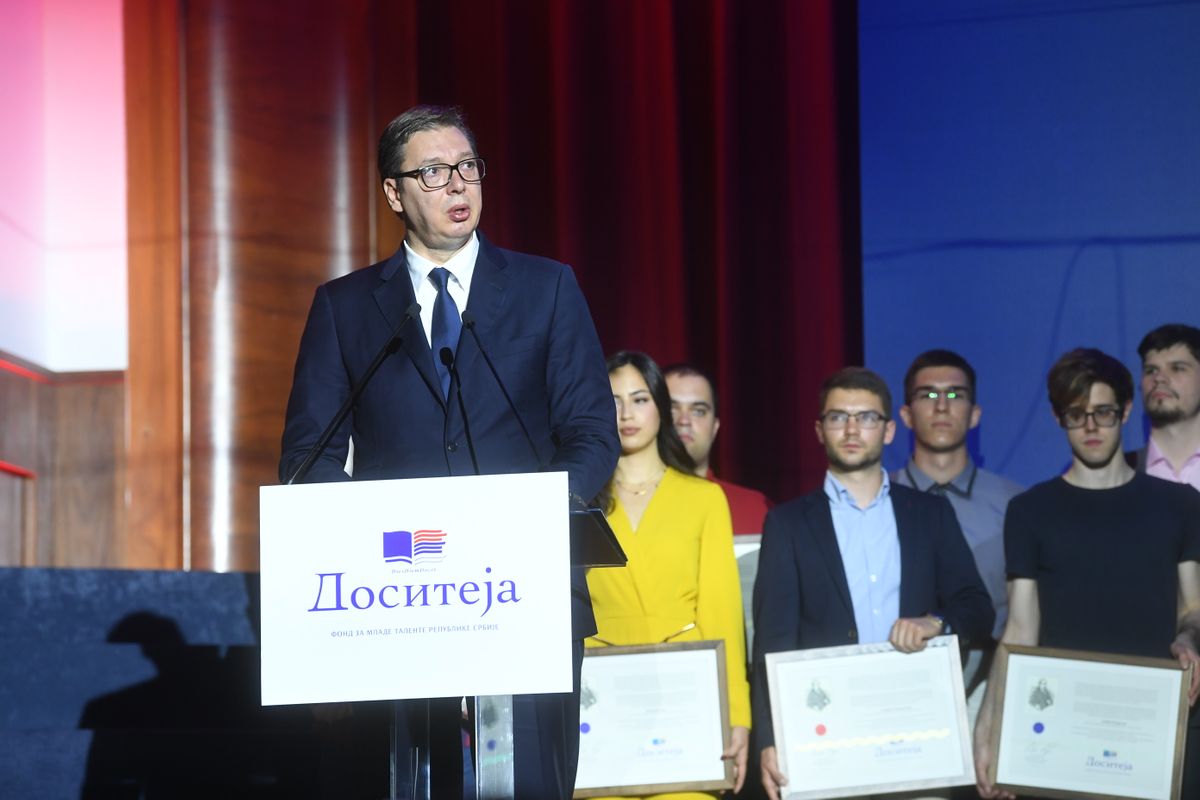 Predsednik Vučić prisustvovao svečanoj dodeli stipendija 