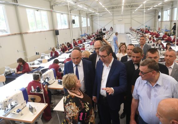 Predsednik Vučić prisustvovao početku rada proizvodnog pogona fabrike Jumko u Rudnoj Glavi