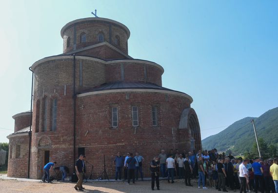 Председник Вучић обишао новоизграђену цркву Светог Саве у Дежеви