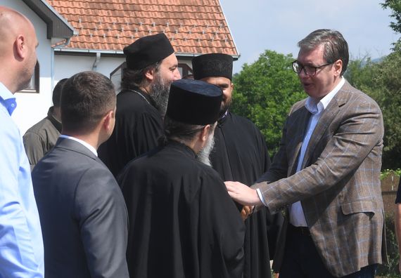 Predsednik Vučić obišao novoizgrađenu crkvu Svetog Save u Deževi