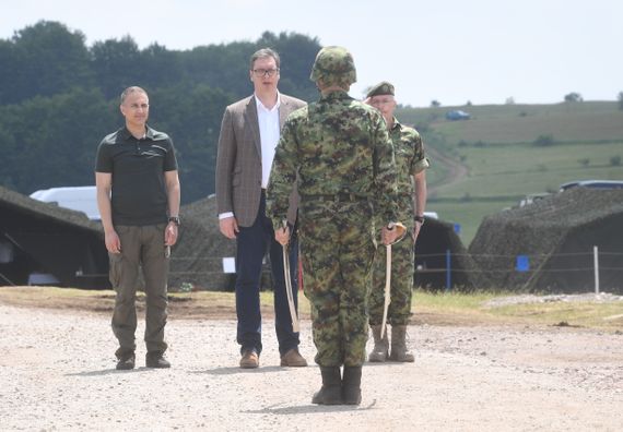 Председник Вучић присуствовао Здруженој тактичкој вежби са бојевим гађањем „Муњевити удар 2021“