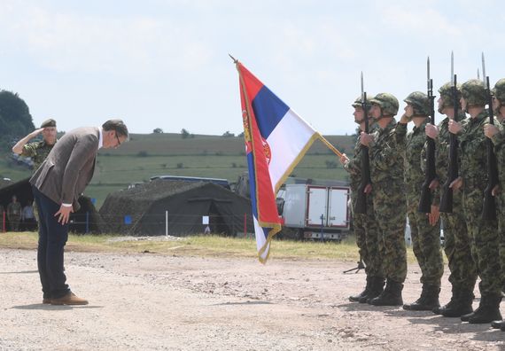 Председник Вучић присуствовао Здруженој тактичкој вежби са бојевим гађањем „Муњевити удар 2021“