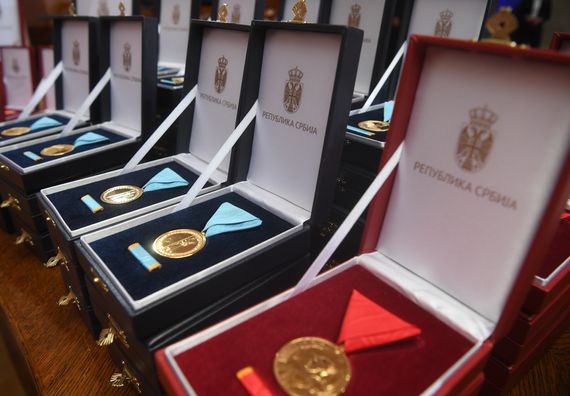Predsednik Vučić uručio odlikovanja povodom Vidovdana
