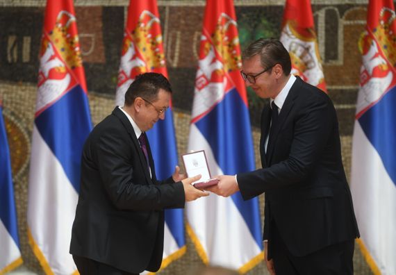 Predsednik Vučić uručio odlikovanja povodom Vidovdana