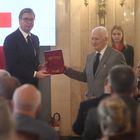 Uručenje zlatne plakete na ceremoniji Najplemenitiji podvig godine "Večernjih novosti"
