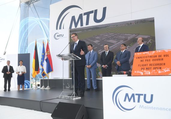 Predsednik Vučić prisustvovao ceremoniji povodom početka radova na izgradnji postrojenja za popravke kompanije "MTU Maintenance Serbia"