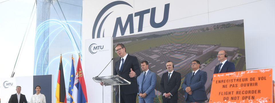 Predsednik Vučić prisustvovao ceremoniji povodom početka radova na izgradnji postrojenja za popravke kompanije "MTU Maintenance Serbia"