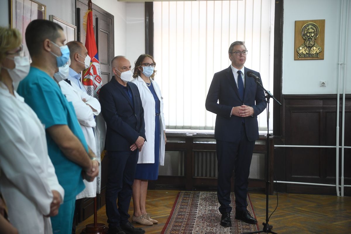 Predsednik Vučić posetio Specijalnu bolnicu za cerebrovaskularne bolesti „Sveti Sava“