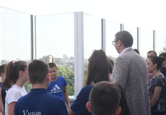 Председник Вучић угостио децу из региона