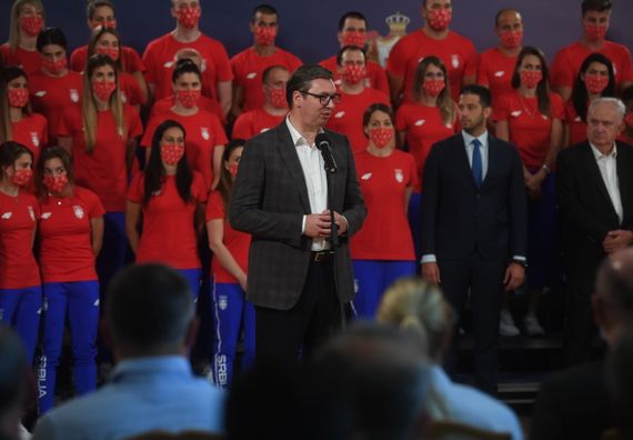 Predsednik Vučić sa sportistima i članovima olimpijskog tima Srbije