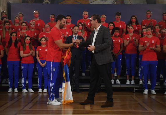 Predsednik Vučić sa sportistima i članovima olimpijskog tima Srbije