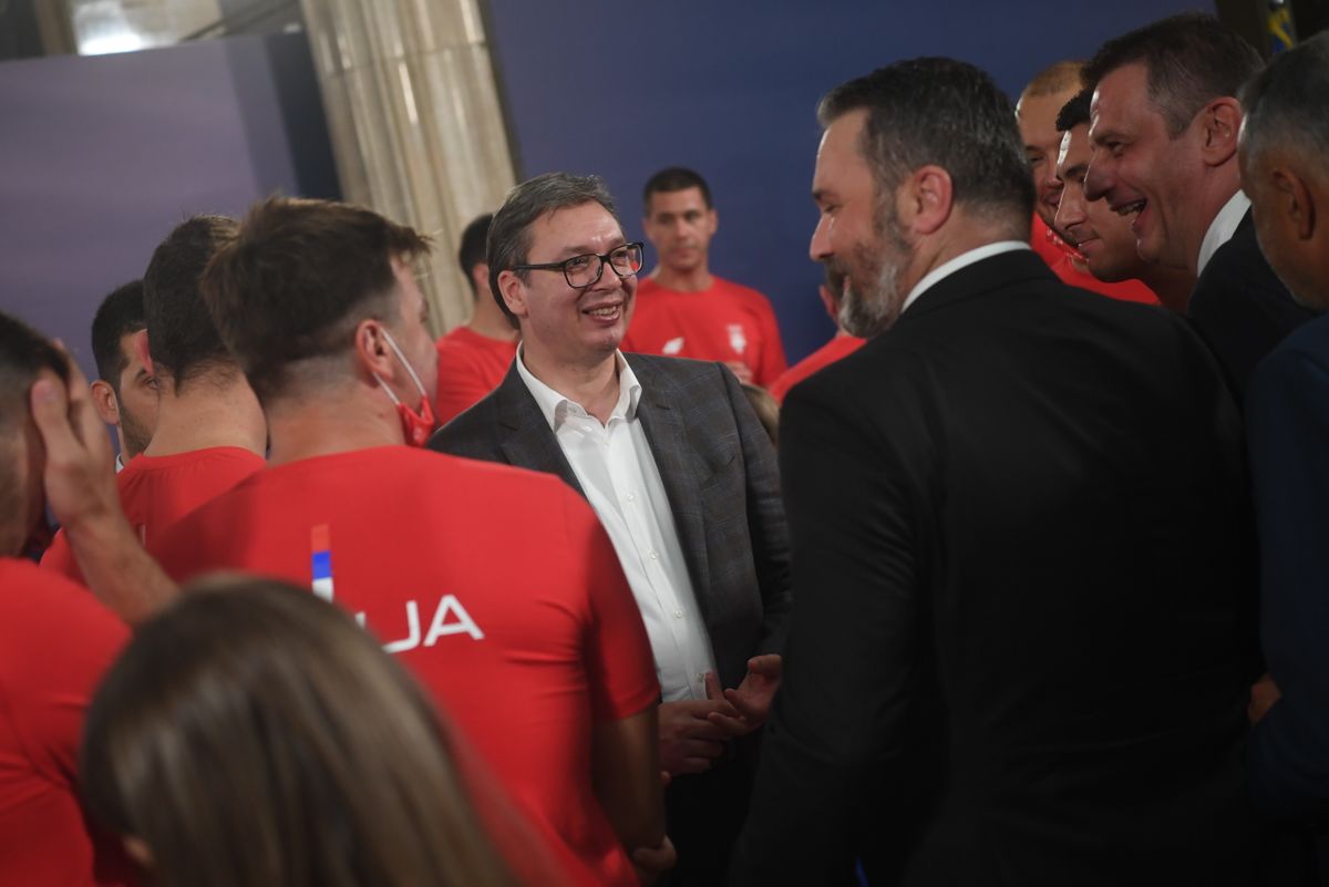 Predsednik Vučić sa sportistima i članovima olimpijskog tima Srbije