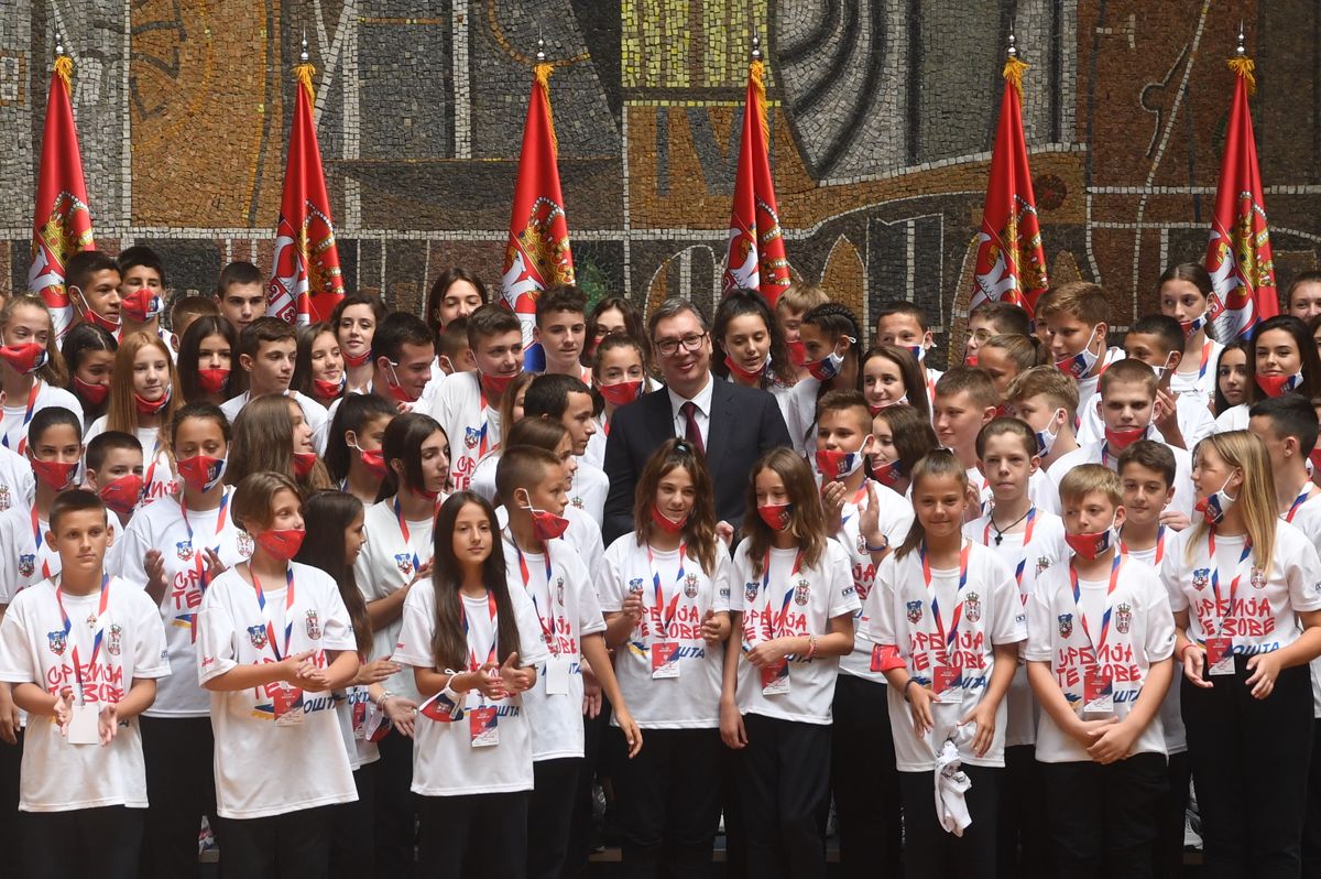 Predsednik Vučić sastao se sa mladim sportistima sa KiM, iz Republike Srpske i dijaspore