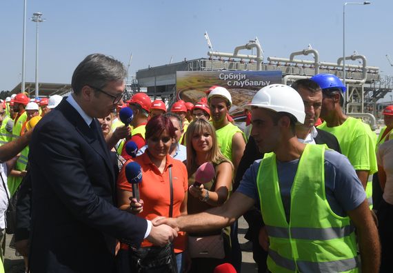 Председник Вучић обишао радове на изградњи компресорске станице Велика Плана