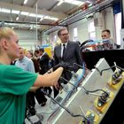 Predsednik Vučić obišao fabriku Teklas Automotive doo u Vladičinom Hanu