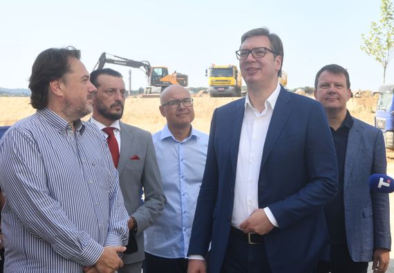 Predsednik Vučić obišao gradilište nove kovid bolnice u Novom Sadu