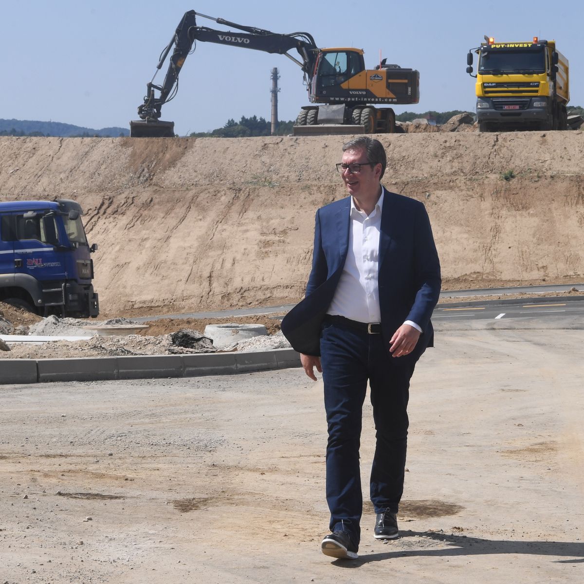 Predsednik Vučić obišao gradilište nove kovid bolnice u Novom Sadu