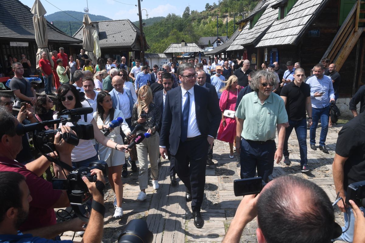 Predsednik Vučić obišao grad Užice, opštinu Bajinu Baštu i turističko naselje Mećavnik–Drvengrad