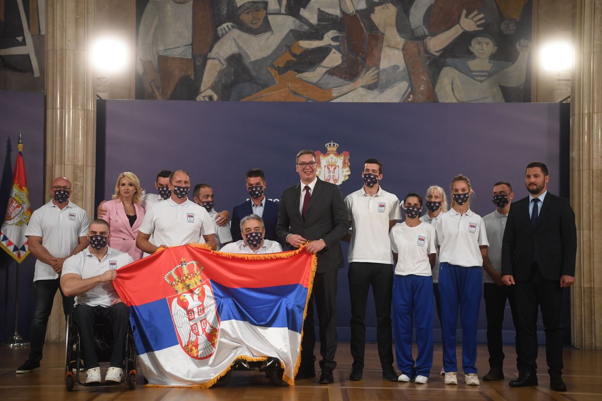 Predsednik Vučić sa Paraolimpijskim timom Srbije