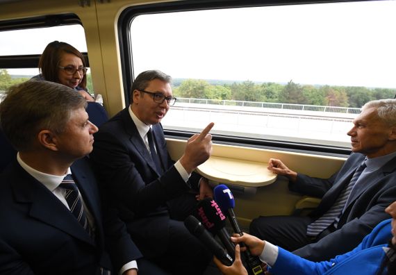 Predsednik Vučić prisustvovao ceremoniji spajanja železničkog koloseka na deonici Stara Pazova - Novi Sad