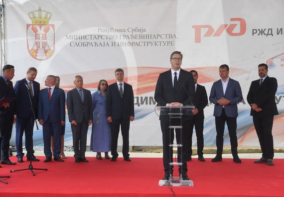Predsednik Vučić prisustvovao ceremoniji spajanja železničkog koloseka na deonici Stara Pazova - Novi Sad