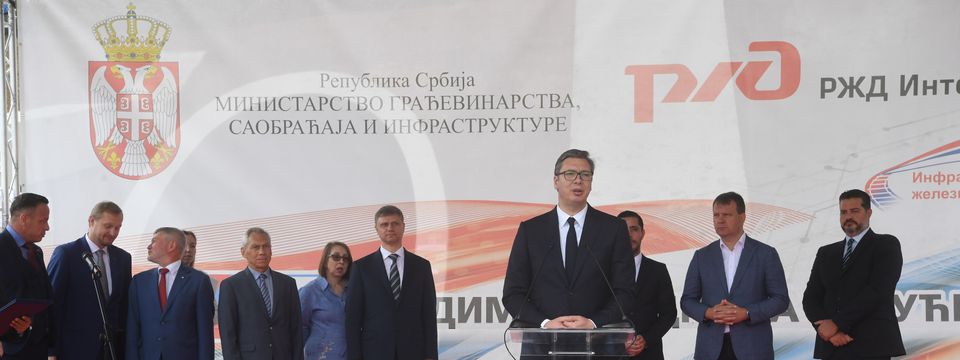 Predsednik Vučić prisustvovao ceremoniji spajanja železničkog koloseka na deonici Stara Pazova - Novi Sad