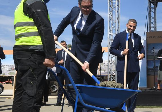 Predsednik Vučić prisustvovao ceremoniji polaganja kamena temeljca za igradnju fabrike za proizvodnju vakcina kineske kompanije 