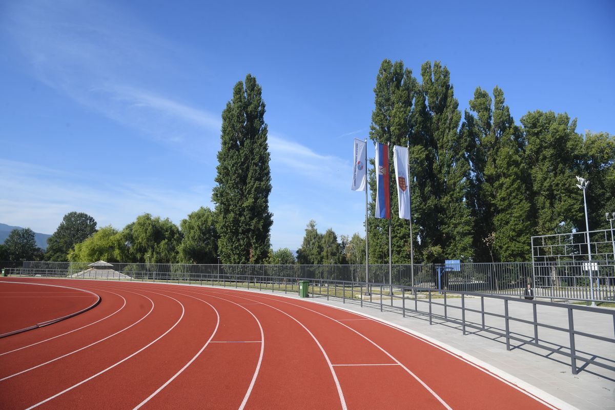 Predsednik Vučić obišao rekonstruisani Atletski stadion u Kraljevu