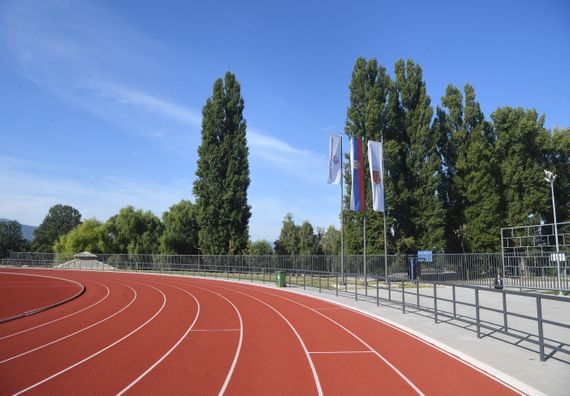 Predsednik Vučić obišao rekonstruisani Atletski stadion u Kraljevu