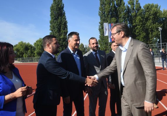 Predsednik Vučić obišao rekonstruisani Atletski stadion u Kraljevu