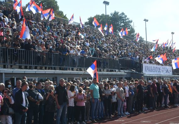 Predsednik Vučić obišao rekonstruisani Atletski stadion u Kraljevu