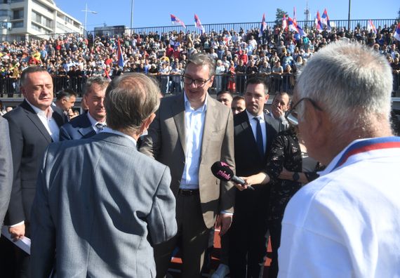 Predsednik Vučić obišao rekonstruisani Atletski stadion u Kraljevu