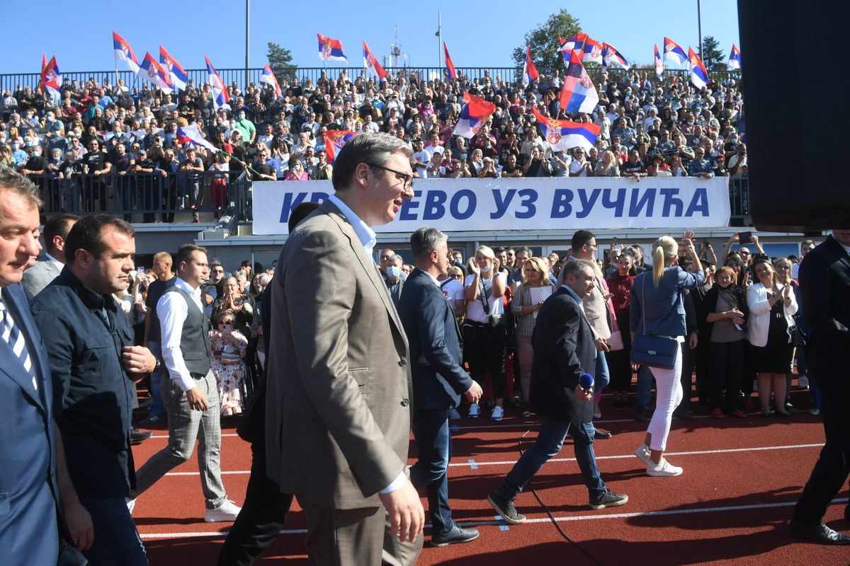 Predsednik Vučić obišao rekonstruisani Atletski stadion u Kraljevu