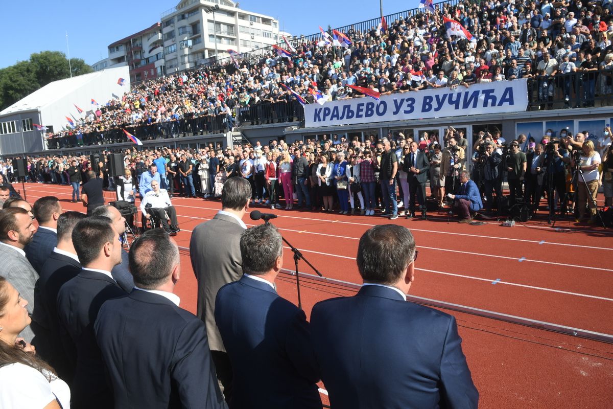 Predsednik Vučić obišao rekonstruisani Atletski stadion u Kraljevu