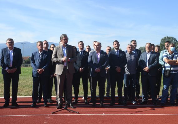 Predsednik Vučić obišao rekonstruisani Atletski stadion u Kraljevu