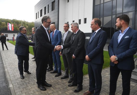 Predsednik Vučić prisustvovao svečanom otvaranju fabrike „Regent Lighting