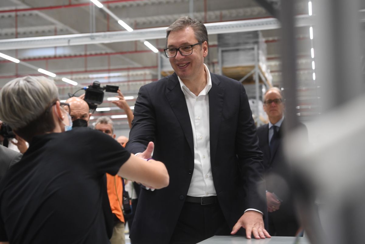 Predsednik Vučić prisustvovao svečanom otvaranju fabrike „Regent Lighting