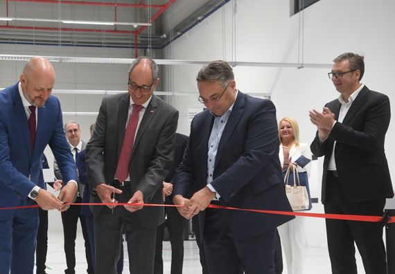 Predsednik Vučić prisustvovao svečanom otvaranju fabrike „Regent Lighting
