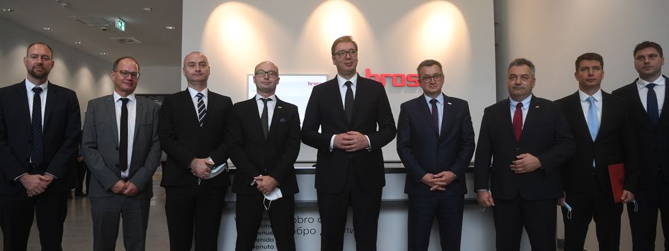 Predsednik Vučić obišao fabriku i razvojni centar kompanije "Brose" u Pančevu