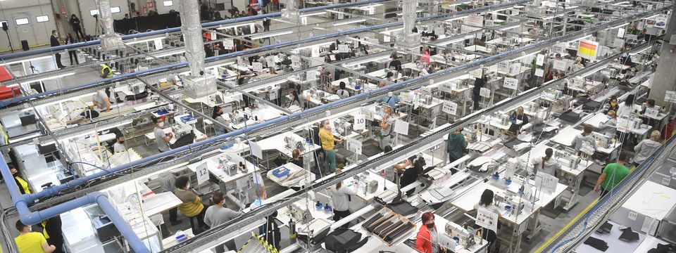 Predsednik Vučić prisustvovao svečanom otvaranju fabrike Magna Seating ogranak Aleksinac.