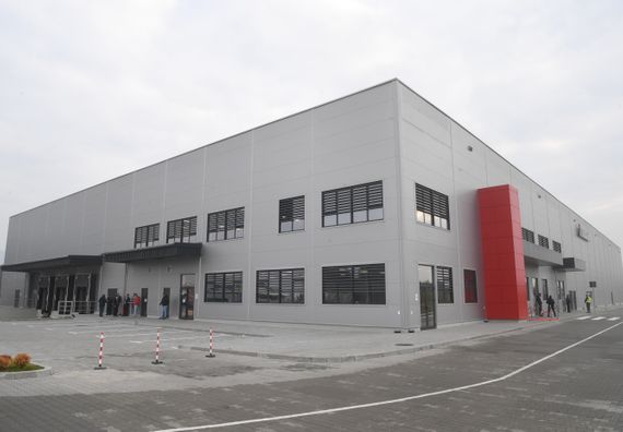 Predsednik Vučić prisustvovao svečanom otvaranju fabrike Magna Seating ogranak Aleksinac.